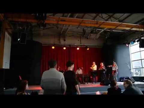 Wereldmuziek band Mundiala in theater de Bleyemakerij de Boemel, Tilburg