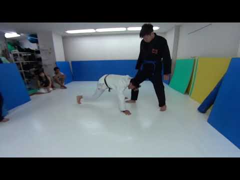 クオーターからタックル Sit up guard