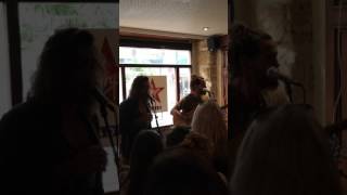 FRÉRO DELAVEGA - Price Tag (showcase 09/06/17)