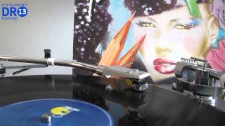 Lenco L75 plays...Grace Jones | All on a Summer&#39;s Night (Vinyl)