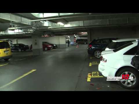 86-jährige Autofahrerin beschädigt beim Ausparken 11 Fahrzeuge