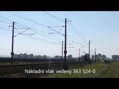 Tři vlaky na trati 330.