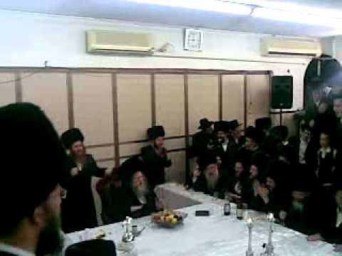 Motzei Yom Kippur in Modzitz 5771 (4)