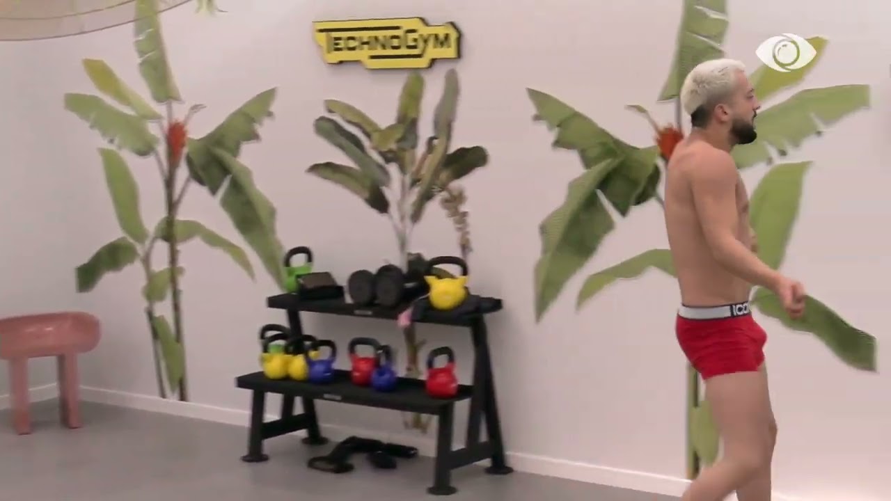 Gjesti e nis ditën me energji, banori kërcen me Rizartën: Po më luan filma me Aldon