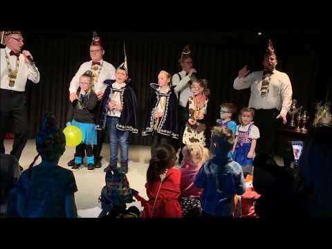 Boesjer Zooitje -  Hey Papegaaie wo vilt hie get te sjnaaje (Jaqueline waar is de vaseline)