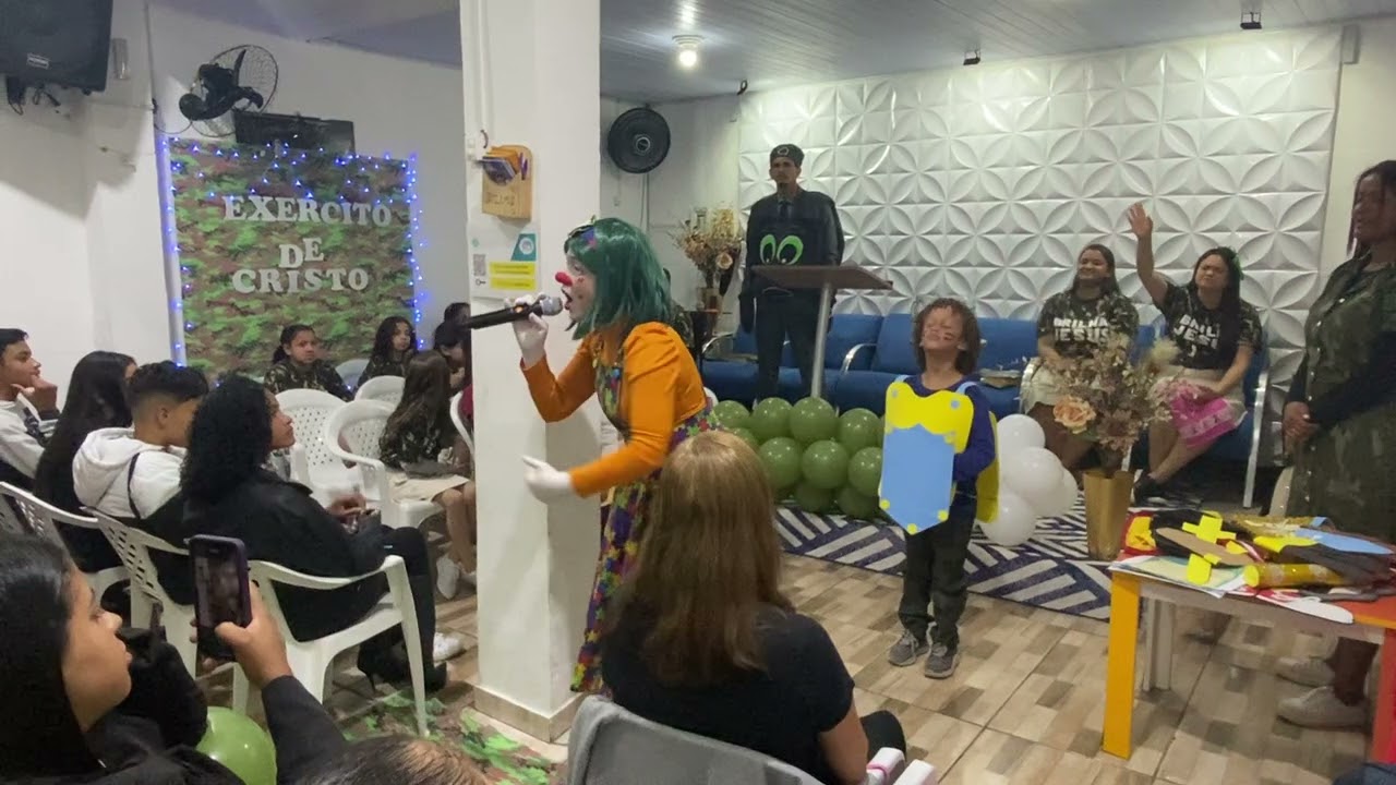 Ministração com a boneca Florença, revesti-vos de toda armadura de Deus.🛡️🗡️