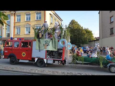 Valmieras motoklubs FF Riders pilsētas svēku gājienā.