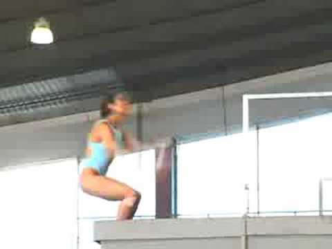 SPANISH: Olympic diver talks about games.