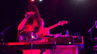 Le Butcherettes - We No Owe, Live at the Waiting Room Lounge, Omaha, NE (7/14/2015)