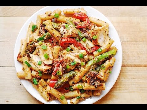 Creamy Chicken Alfredo pasta recipe -- Delicious and easy chicken Alfredo pasta