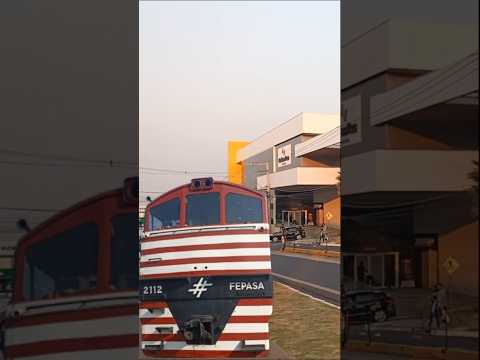 Trem FEPASA na cidade de Ourinhos SP