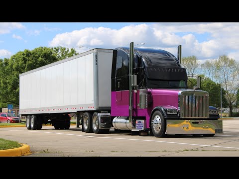 Freightliner Classic XL |13 Speed Twin Stick AUX | Straight Piped Detroit Diesel | Pure Sound