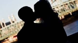 How to Initiate a First Kiss | Dating Tips