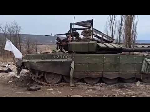 🔴 War in Ukraine - Russian soldiers hung a white flag on a tank