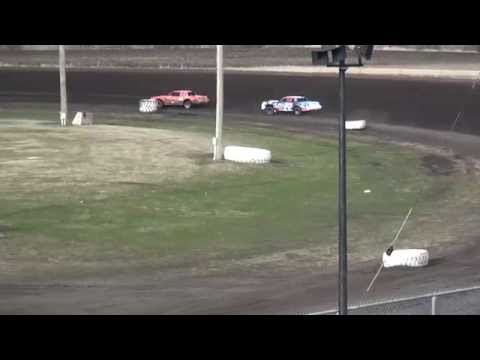 I-35 Speedway Mason City,IA IMCA Stock Car feature 4/5/15