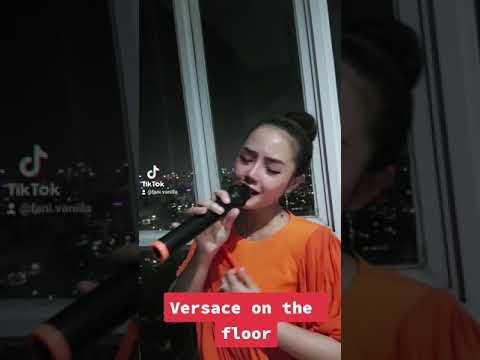 bikin baper!!!!!!!! Fani Vanilla nyanyi Versace on the floor