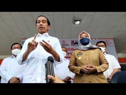 TURUN KE PASAR, JOKOWI BAGIKAN KAOS, AMPLOP & PAKET SEMBAKO