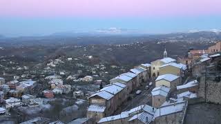 le-immagini-della-prima-debole-nevicata-del-2026-ad-ariano-irpino