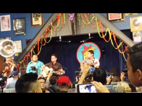 Regulo caro el alacran trabado acústico  en vivo