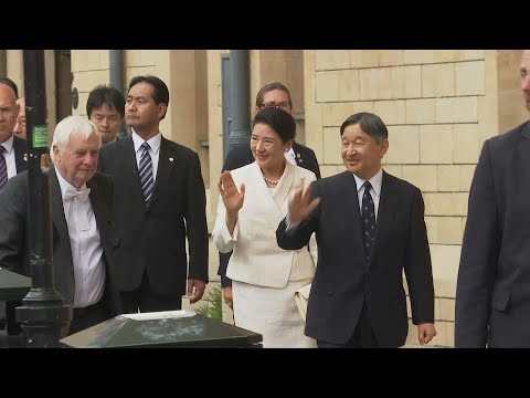 Video Thumbnail: Crowds greet Japanese Emperor and Empress in Oxford | AFP