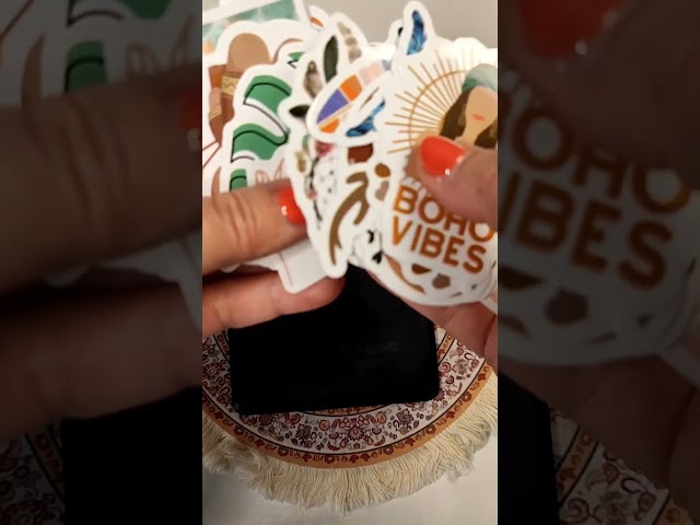 Vídeo relacionado con Auroriel 100 Piezas Conjunto Estético de Adhesivos, Adhesivos Fantásticos para Laptop, Macbook, Kindle, Maleta, Scrapbooking, Diario, Patineta, Bicicleta, Casco, Tumblr S