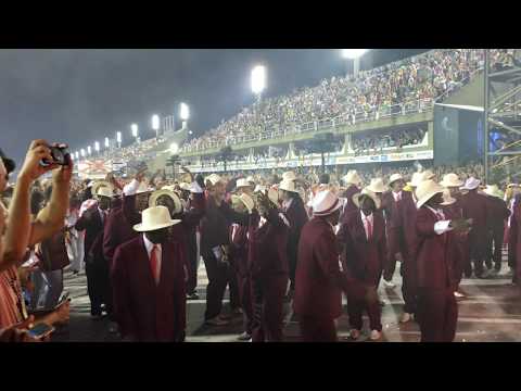 Viradouro 2019 - Público cantando o samba - Desfile das Campeãs