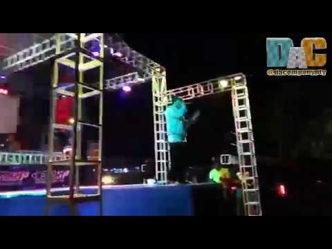 El frend el Fulo El Yeyo en tarima