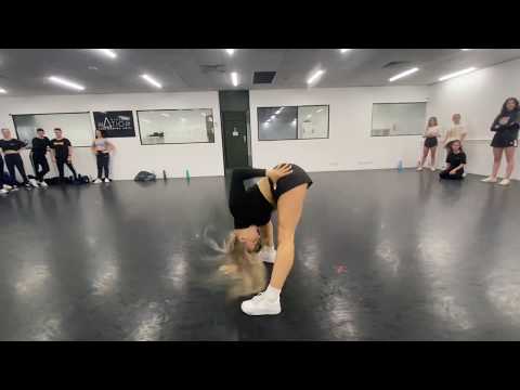 BOUNCE - CALVIN HARRIS Ft. Kelis