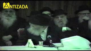 ניגון התוועדות בהתוועדות כ"ק הרבי מליובאוויטש - התמונה מוצגת ישירות מתוך אתר האינטרנט יוטיוב. זכויות היוצרים בתמונה שייכות ליוצרה. קישור קרדיט למקור התוכן נמצא בתוך דף הסרטון