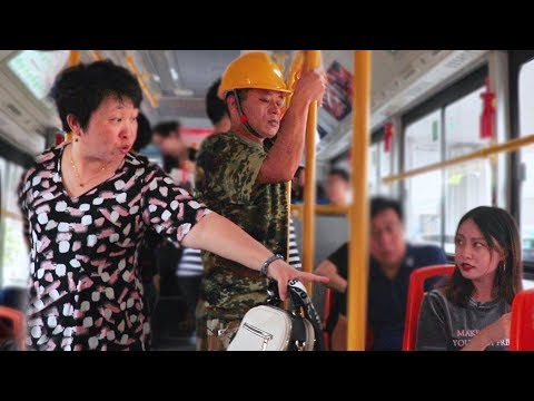 當農民工為姑娘讓座反被嫌棄髒...