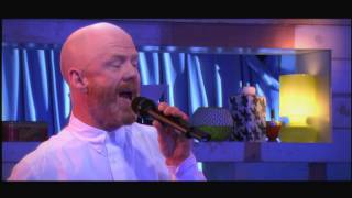 Jimmy Somerville &quot;Don&quot;t leave me this way&quot; - C à vous - 09/03/2015