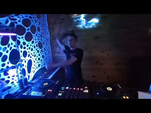 futurgenetic live a Wolfenoot , short