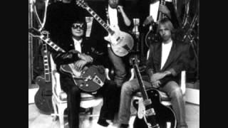 Traveling Wilburys   Tweeter And The Monkey Man