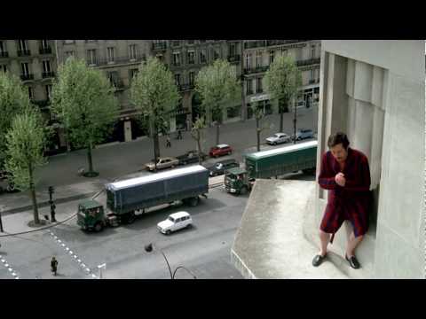 Un éléphant ça trompe énormément (1976) - Sur le balcon