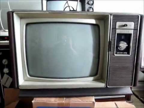 1983 Zenith Z1318W 13" Color TV - Garbage Find