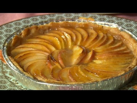 Dick Harrison berättar om äppelpajens historia - Hela Sverige Bakar (TV4)