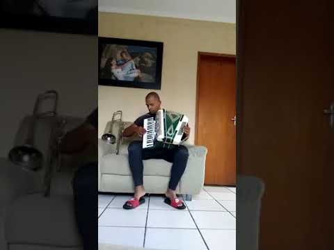 Hino Ccb tocado no acordeon