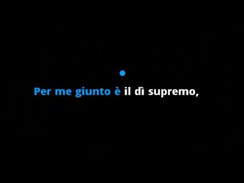 Al mattino dopo il risveglio di schiena dolorante e Benda sul gomito convergente