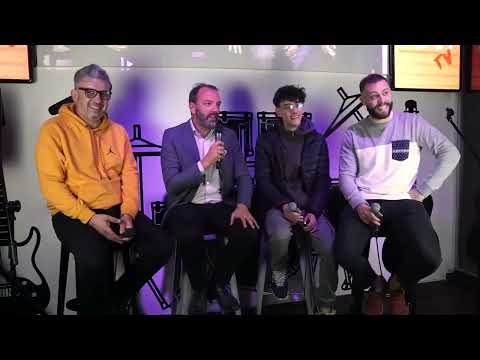 El CUPLE CON INTEGRANTES DE            NOS OBLIGAN A SALIR