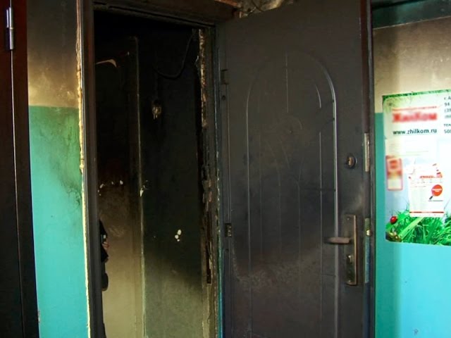 Детей спасли из горящей квартиры соседи!