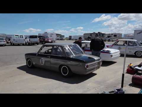 BMW 2002 vintage racing with VARA at Willow Springs - March 2017