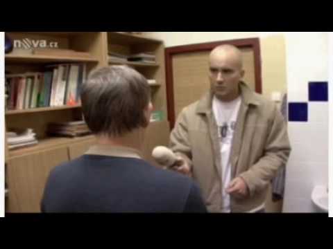 Učitel ze ZŠ Bílá cesta Teplice čelí obvinění za dětské porno.