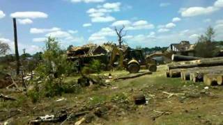preview picture of video 'May 28 2011 Tuscaloosa after the tornado'