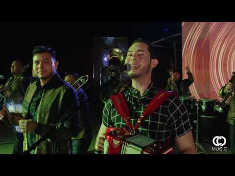 Diego Valenzuela Con Banda Cruz de Oro - El Chapo Isidro