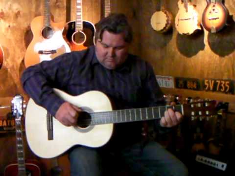 Harmonia 7039NM Classical Nylon String Acoustic Guitar w Solid Spruce Top