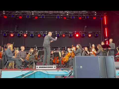 Fünf Sterne Deluxe & das Kieler Symphinieorchester - Flash