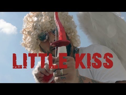 CISKY MCK - LITTLE KISS  (cover di "con un bacio piccolissimo" - Robertino)