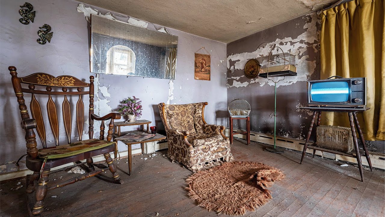 102 Year Old Lady's Abandoned Home in the USA ~ Power Still ON!