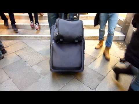 Carregando bagagem em Veneza, Itália