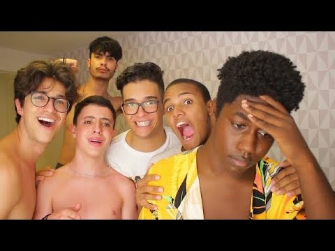 JOVENS SEM CAMISA INVADIRAM MINHA CASA